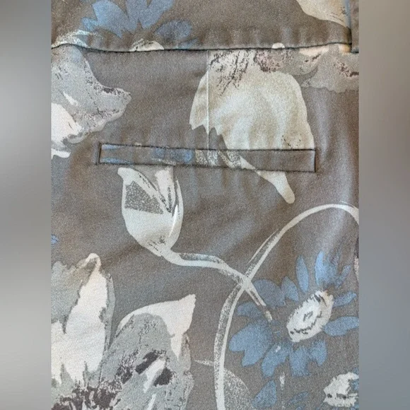 Vintage Calvin Klein Tropical Print Shorts - Size 8. - Picture 9 of 13